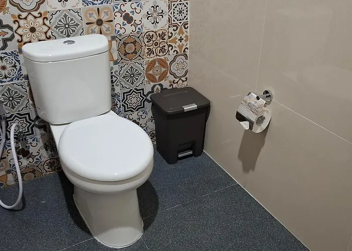 Pensión Djumah House 3*